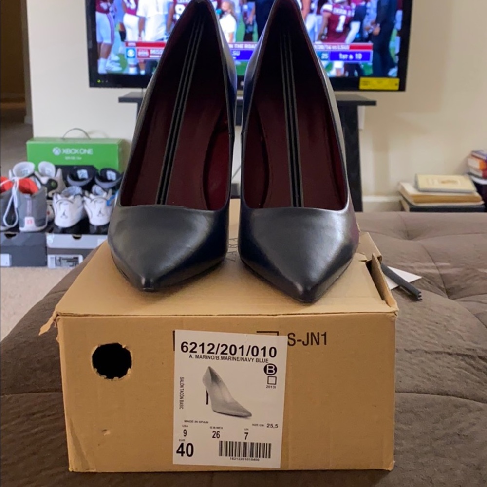 Navy blue pumps